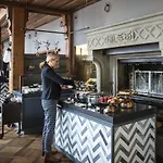 Storchen - Lifestyle Boutique מלון 5*